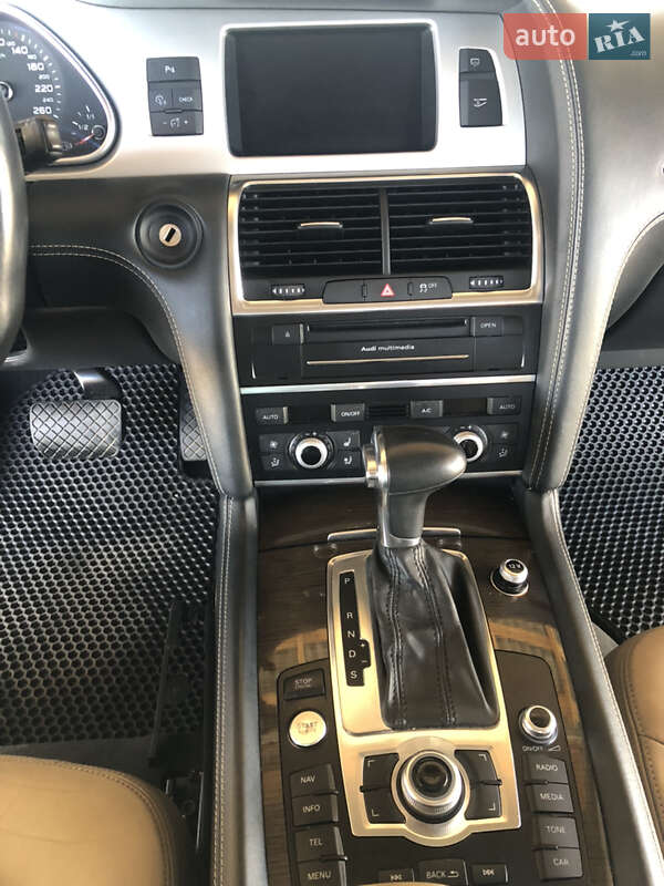Позашляховик / Кросовер Audi Q7 2013 в Павлограді