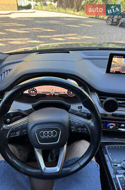 Позашляховик / Кросовер Audi Q7 2017 в 