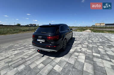 Позашляховик / Кросовер Audi Q7 2017 в 