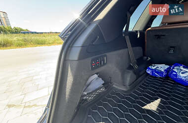 Позашляховик / Кросовер Audi Q7 2017 в 