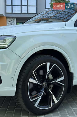 Позашляховик / Кросовер Audi Q7 2016 в 