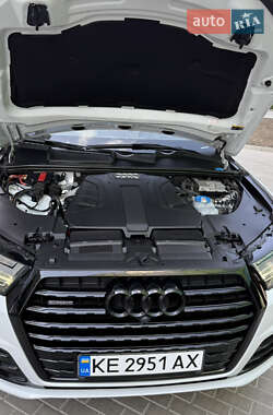 Позашляховик / Кросовер Audi Q7 2016 в 