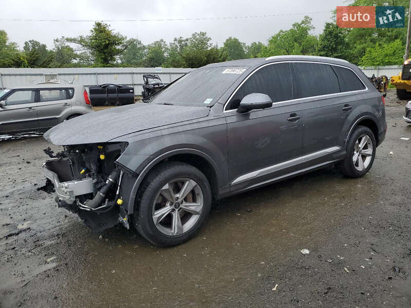 Позашляховик / Кросовер Audi Q7 2021 в 