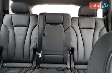 Позашляховик / Кросовер Audi Q7 2021 в 
