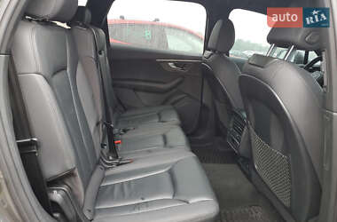 Позашляховик / Кросовер Audi Q7 2021 в 