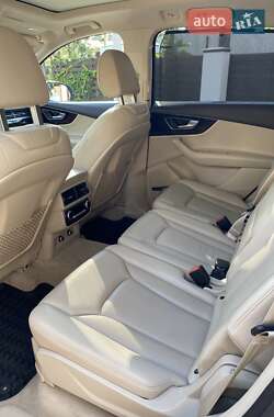 Внедорожник / Кроссовер Audi Q7 2018 в 