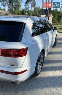 Внедорожник / Кроссовер Audi Q7 2018 в 