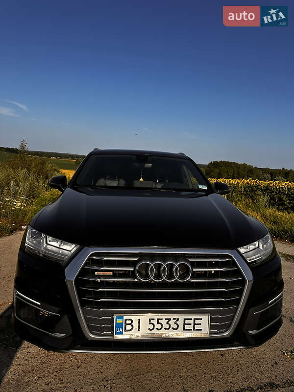 Позашляховик / Кросовер Audi Q7 2016 в 