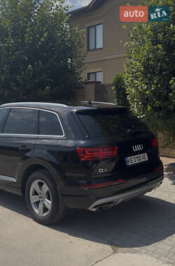 Позашляховик / Кросовер Audi Q7 2015 в 