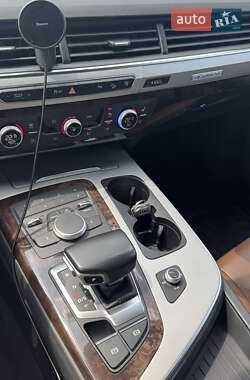 Позашляховик / Кросовер Audi Q7 2015 в 