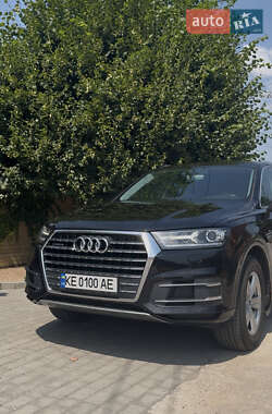 Позашляховик / Кросовер Audi Q7 2015 в 