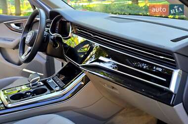 Внедорожник / Кроссовер Audi Q7 2022 в 