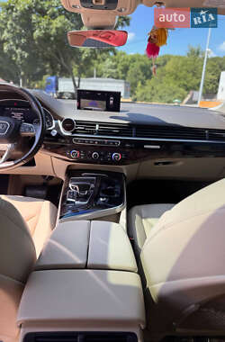 Внедорожник / Кроссовер Audi Q7 2017 в 