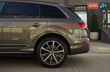 Позашляховик / Кросовер Audi Q7 2019 в 