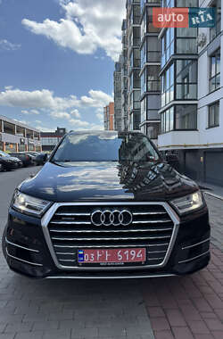 Позашляховик / Кросовер Audi Q7 2015 в 