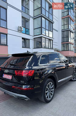 Позашляховик / Кросовер Audi Q7 2015 в 