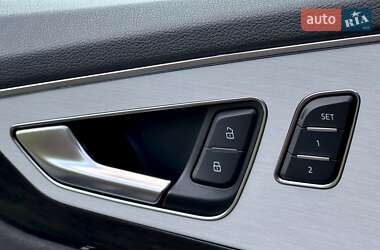 Позашляховик / Кросовер Audi Q7 2019 в 