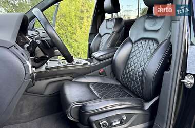Позашляховик / Кросовер Audi Q7 2019 в 