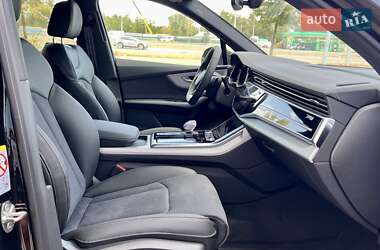 Позашляховик / Кросовер Audi Q7 2025 в 