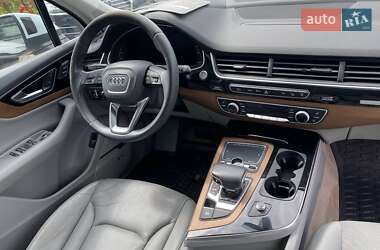 Внедорожник / Кроссовер Audi Q7 2016 в 
