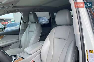 Внедорожник / Кроссовер Audi Q7 2016 в 