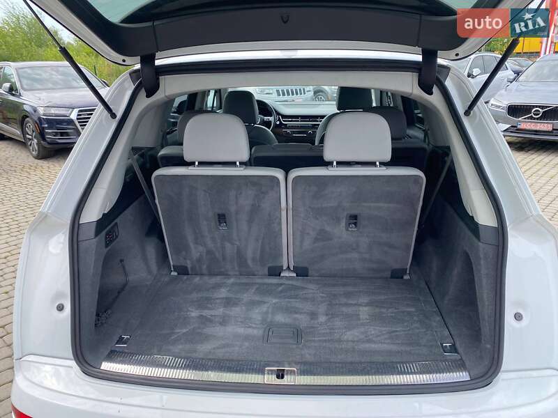 Позашляховик / Кросовер Audi Q7 2016 в Львові