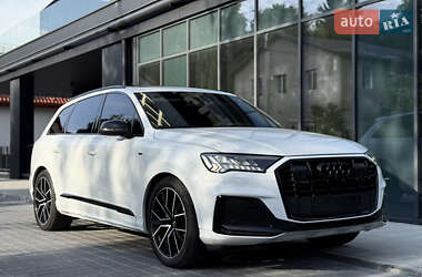 Позашляховик / Кросовер Audi Q7 2022 в 