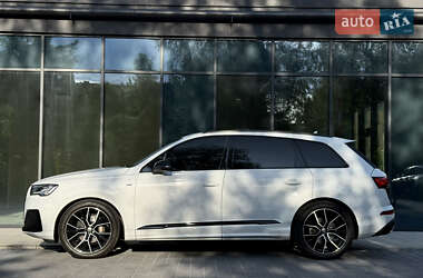 Позашляховик / Кросовер Audi Q7 2022 в 