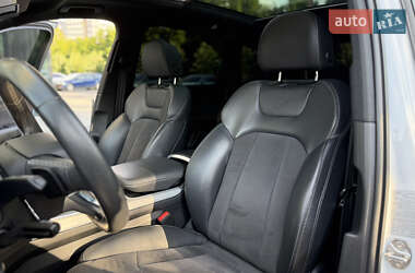 Позашляховик / Кросовер Audi Q7 2022 в 