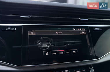 Позашляховик / Кросовер Audi Q7 2022 в 