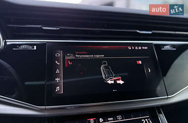 Позашляховик / Кросовер Audi Q7 2022 в 