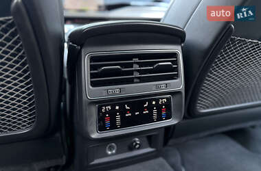 Позашляховик / Кросовер Audi Q7 2022 в 