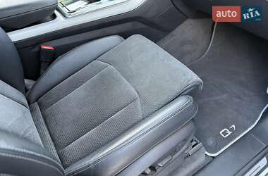 Позашляховик / Кросовер Audi Q7 2022 в 