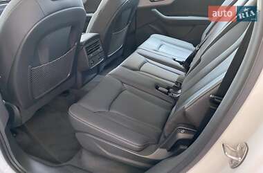 Позашляховик / Кросовер Audi Q7 2025 в 