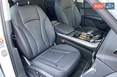 Позашляховик / Кросовер Audi Q7 2025 в 