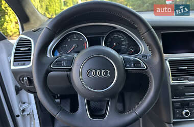 Позашляховик / Кросовер Audi Q7 2013 в 