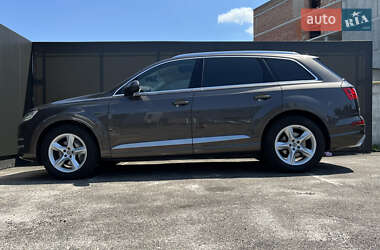 Позашляховик / Кросовер Audi Q7 2018 в 