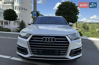 Позашляховик / Кросовер Audi Q7 2018 в 