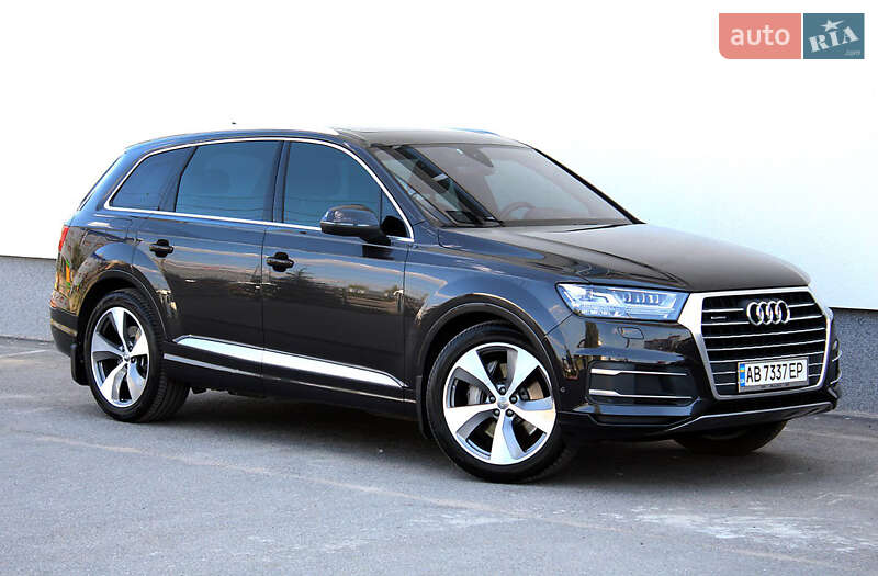 Позашляховик / Кросовер Audi Q7 2016 в 