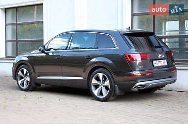 Позашляховик / Кросовер Audi Q7 2016 в 