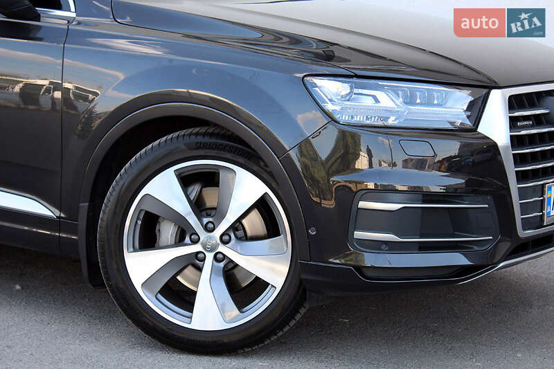 Позашляховик / Кросовер Audi Q7 2016 в Вінниці