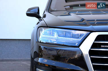 Позашляховик / Кросовер Audi Q7 2016 в 