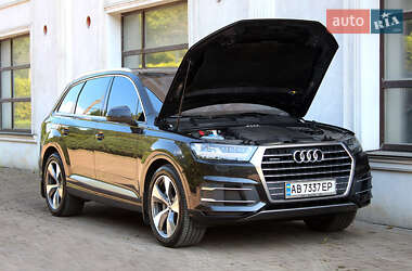 Позашляховик / Кросовер Audi Q7 2016 в 