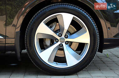 Позашляховик / Кросовер Audi Q7 2016 в 