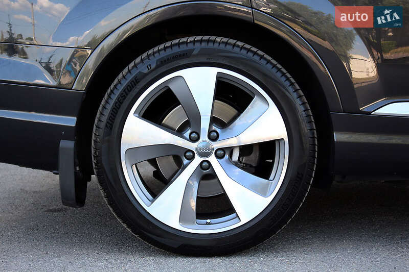 Позашляховик / Кросовер Audi Q7 2016 в Вінниці