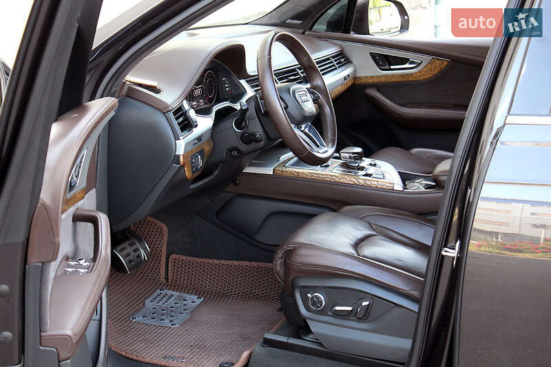 Позашляховик / Кросовер Audi Q7 2016 в Вінниці