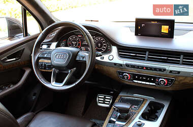 Позашляховик / Кросовер Audi Q7 2016 в 