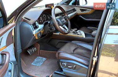 Позашляховик / Кросовер Audi Q7 2016 в 