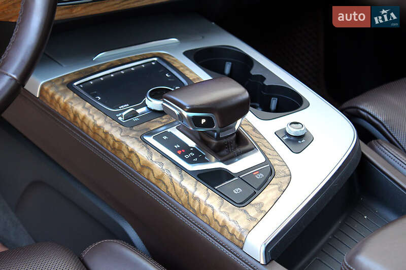 Позашляховик / Кросовер Audi Q7 2016 в Вінниці