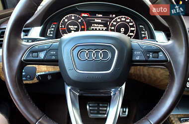 Позашляховик / Кросовер Audi Q7 2016 в 